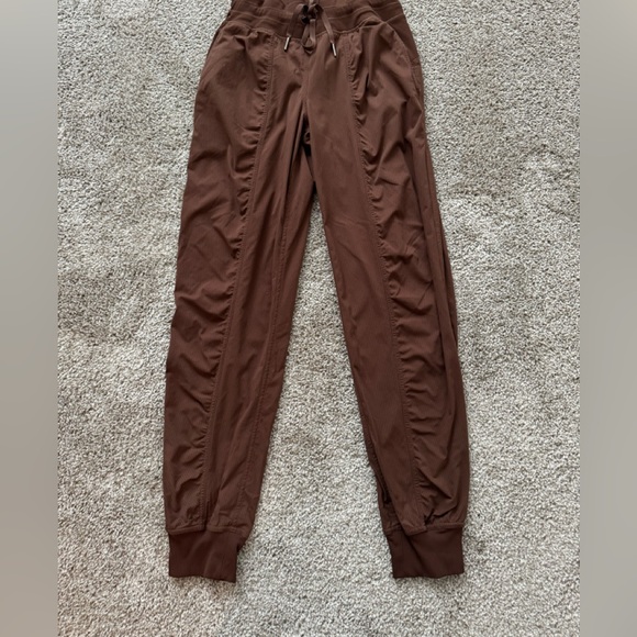 Lululemon studio jogger size 6 good condition - Picture 1 of 2